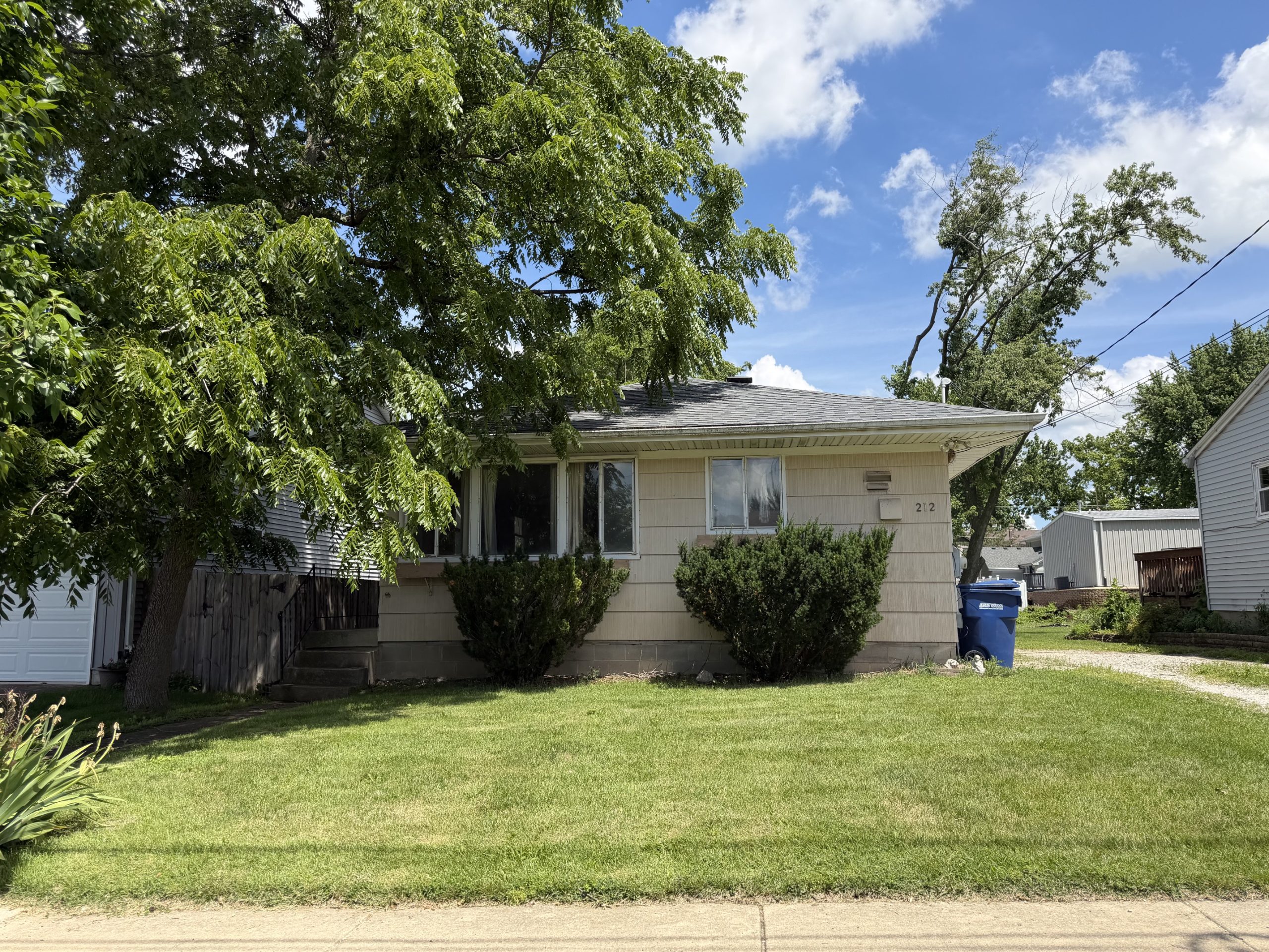 212 E Kansas St